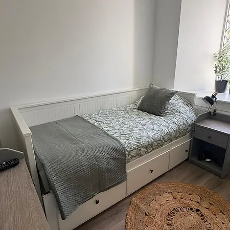 The School بيت ضيافة Moyard