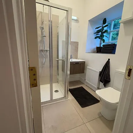 بيت ضيافة The School Moyard